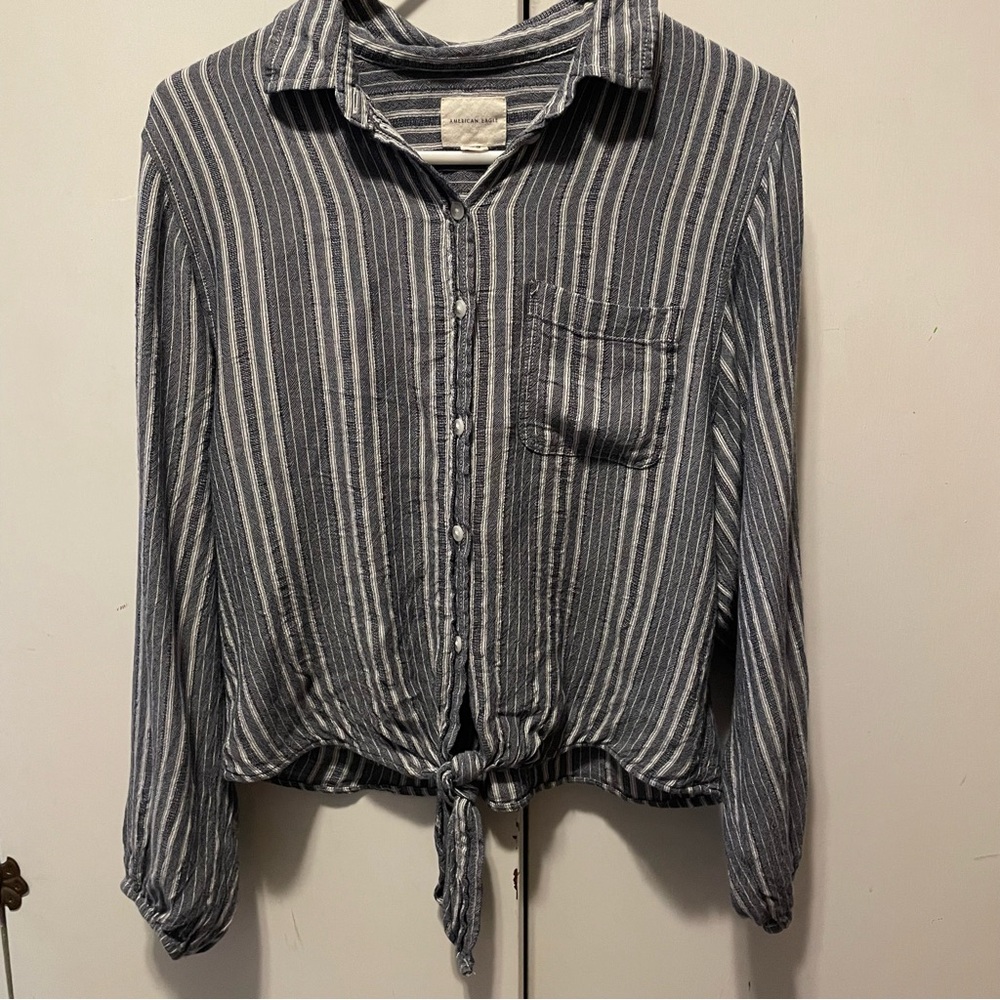 Women’s American Eagle Outfitters Navy Striped‎ Tie Front Shirt
